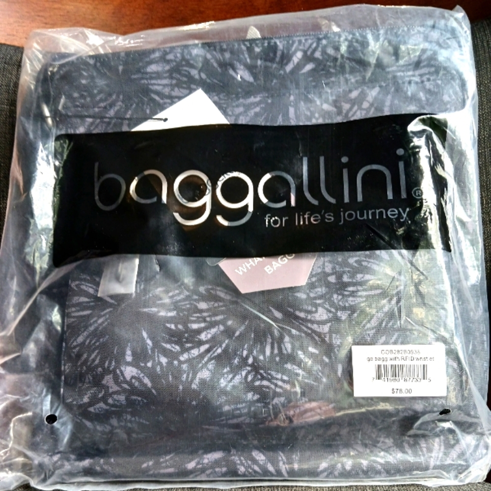 NWT Baggallini Go Bagg Nylon Crossbody with RFID Wristlet Onyx Floral
